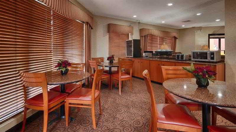 פרל Best Western Airport Inn מראה חיצוני תמונה